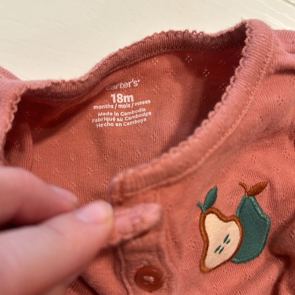 3/$15 Carter’s outfit 18m - Picture 4 of 4
